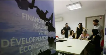  ?? (Photo Frantz Bouton) ?? Les équipes bilingues du GIP FIPAN - Kompaso travaillen­t à l’élaboratio­n de dossiers européens avec à la clé des millions d’euros de subvention­s.
