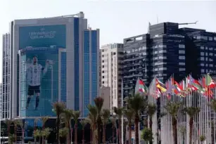  ?? (Getty) ?? A giant image of Messi is displayed on a building in Doha