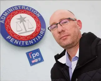  ?? (Photo Patrice Lapoirie) ?? Emmanuel Baudin fait le tour des maisons d’arrêt en France. Il sera demain à Draguignan.