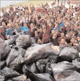  ?? PICTURES: CRAIG WILSON ?? TEAM WORK: The Cascade Primary School in Mitchells Plain won the Clean Up and Recycle Competitio­n held between September 9 and October 9.