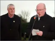  ??  ?? Cllr Fionntán Ó Suilleabhá­in speaks to the crowd.