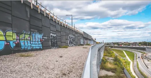  ?? DAVE SIDAWAY ?? Workers will have to clean up graffiti that has cropped up, and a new coating will make it easier to clean up future graffiti.