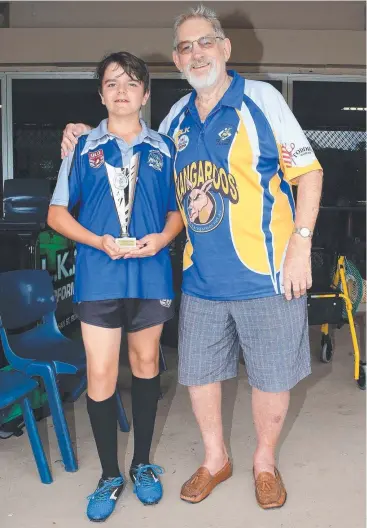  ?? Picture: JUSTIN BRIERTY ?? GOOD CALL: Cairns referee Kieran Withers receives the award for most promising referee at the Tassell Trophy Challenge from NQ rugby league stalwart Tom Tassell.