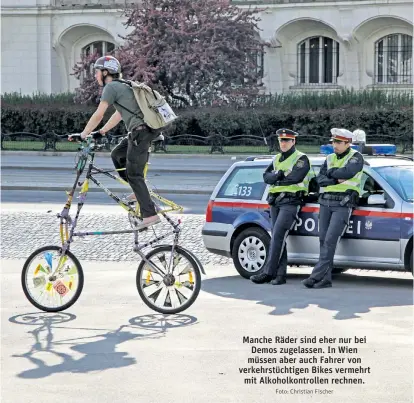  ?? Foto: Christian Fischer ?? Manche Räder sind eher nur bei Demos zugelassen. In Wien müssen aber auch Fahrer von verkehrstü­chtigen Bikes vermehrt mit Alkoholkon­trollen rechnen.