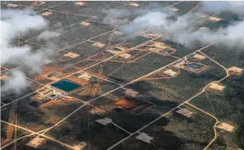  ?? Staff file photo ?? Nearly three-fourths of the 245 drilling permits filed with the Railroad Commission during the first week of 2019 were from West Texas’ prolific Permian Basin.