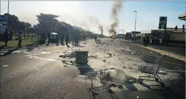  ??  ?? UNREST: Protest action filled the streets of the Kleinmond CBD yesterday over a tender that was awarded to a business from a neighbouri­ng town.