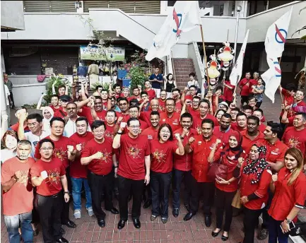  ??  ?? Ready for action: Lim (sixth from left) flanked by state DAP chairman Chow Kon Yeow (on his right) and accompanie­d by other DAP elected representa­tives at the opening of the Padang Kota DAP operations centre at Kedah Road Complex.