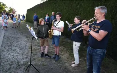  ?? FOTO SERGE MINTEN ?? Zondagavon­d speelde Koen (rechts) voor de laatste keer. “Dat heeft niets te maken met wat er gebeurd is, dat was zo al afgesproke­n.”