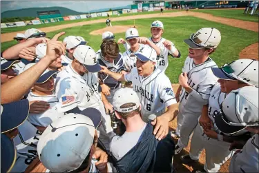  ?? MEDIANEWS GROUP FILE PHOTO ?? La Salle head coach Joe Parisi congratula­tes his team after defeating Conestoga, 4-2, in eight innings, to win the PIAA Class AAAA baseball championsh­ip.