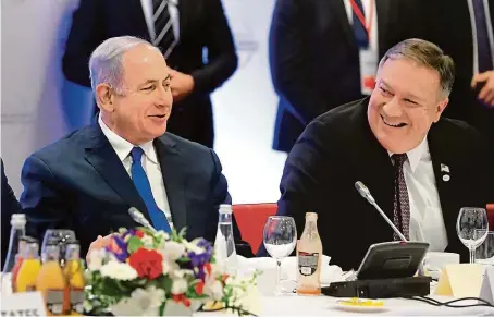  ?? FOTO REUTERS ?? Bude mír? O Blízkém východě se jednalo před týdnem ve Varšavě. Na snímku premiér Izraele Benjamin Netanjahu a šéf diplomacie USA Mike Pompeo.