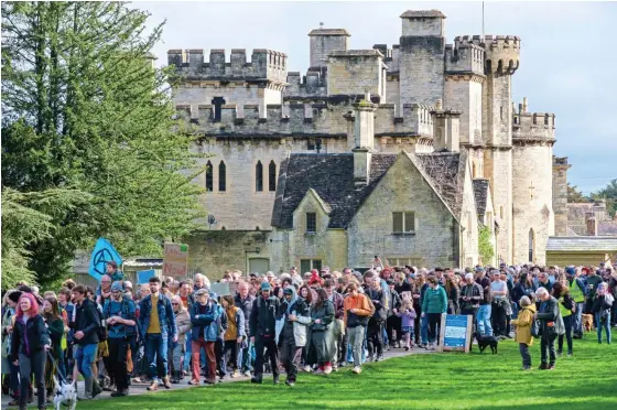  ?? ?? Backlash: Crowds descend on Cirenceste­r Park yesterday after entry charges were introduced for the first time in 300 years