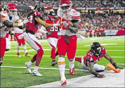  ?? GETTY IMAGES ?? Spencer Ware (32) caps the Chiefs’ opening drive with a 3-yard touchdown run Sunday at the Georgia Dome. Kansas City became the sixth straight Falcons’ opponent to score on its first drive.