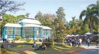  ?? DIVULGAÇÃO ?? Nos jardins do Palácio de Cristal acontecerá o Petrópolis Beer Festival, com gastronomi­a e cervejaria­s locais