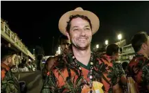  ?? Raquel Cunha/Folhapress ?? O ator na Sapucaí em desfile de Carnaval do Rio de Janeiro