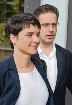  ?? FOTO: DPA ?? Frauke Petry und ihr Ehemann Marcus Pretzell Mitte Mai in Berlin.