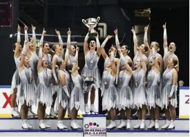  ?? FOTO: RONI REKOMAA / LEHTIKUVA ?? Helsingfor­slaget Rockettes lyckades då det gällde som mest och belönades
■ med FM-guld och en plats i VM i Lake Placid.