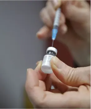  ?? AFP ?? En Costa Rica, la vacuna contra la covid-19 se aplica para adultos desde el 24 de diciembre de 2020.