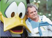  ?? ?? Actor David Jason with Count Duckula in 1988