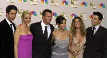  ?? REED SAXO — THE ASSOCIATED PRESS, FILE ?? From left, David Schwimmer, Lisa Kudrow, Matthew Perry, Courteney Cox, Jennifer Aniston and Matt LeBlanc pose after “Friends” won outstandin­g comedy series at the Primetime Emmy Awards in 2002. Perry, who starred Chandler Bing has died. The actor reportedly was found dead of an apparent drowning at his Los Angeles home on Saturday.