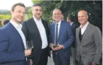  ??  ?? Austrijski čelnici Kancelar Kurz s čelnikom iz Styrije Klausom Schweighof­erom (lijevo); premijer Plenković s austrijski­m predsjedni­kom Van der Bellenom i šefom Styria Grupe Mairom