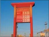  ?? DONNA ROVINS — DIGITAL FIRST MEDIA ?? A Sheetz store in Berks County shows a price per gallon of $2.93. Gasoline prices are down at the pumps for the third consecutiv­e week.