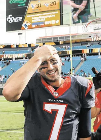  ?? Brett Coomer / Houston Chronicle ?? Score one for the Texans and quarterbac­k Brian Hoyer, who made it out of EverBank Field with the team’s second victory of the season.