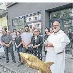  ?? F.: HJBA ?? Pater Wolfgang Sieffert hielt die „Laudatio“auf den Preisträge­r.