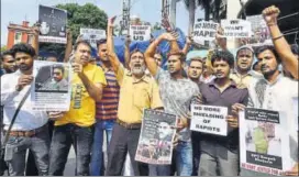  ?? PTI PHOTO ?? People protest government inaction in the Kathua and Unnao rape cases, in Kolkata on Friday. Protesters blocked railway tracks as well as the National Highway6 for over four hours in West Bengal, delaying trains and inconvenie­ncing commuters. The...