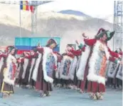  ?? Ladakhi women performing Shondol ??