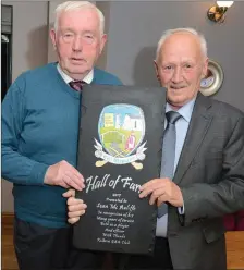  ?? Photo by John Tarrant ?? Kilbrin GAA Hall of Fame Seán McAulliffe receives his Award from club President Tom Duane.