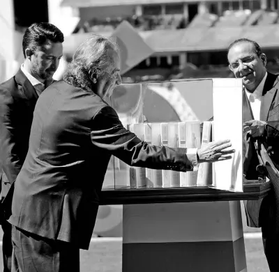  ??  ?? En un acto realizado en el Estadio Azteca, se realizó la entrega de garantías del Gobierno Federal para apoyar la candidatur­a.