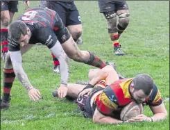  ??  ?? Adam Knight scores Ashford’s fourth try