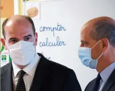  ?? (Photo AFP) ?? Jean Castex et Jean-Michel Blanquer, hier, en visite dans une école dans l’Indre pour la rentrée scolaire.