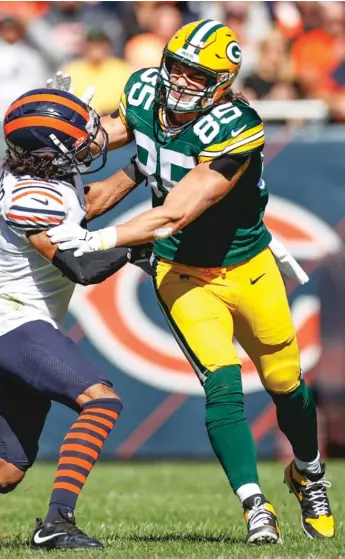  ?? KAMIL KRZACZYNSK­I/AP ?? Durable tight end Robert Tonyan played in all 17 games for the Packers last season.