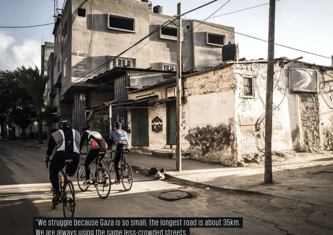  ??  ?? Training in Gaza involves dodging potholes in wartorn areas