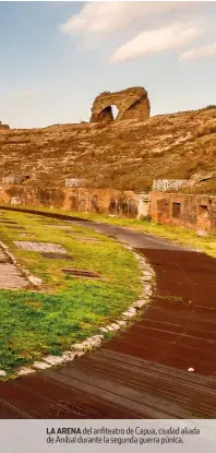  ??  ?? LA ARENA del anfiteatro de Capua, ciudad aliada de Aníbal durante la segunda guerra púnica.
