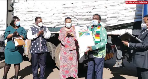  ?? Pic: Min of Info via Twitter ?? President Emmerson Mnangagwa (second from right) yesterday received a donation of 34 000 tonnes of mealie-meal pledged by the South African government in March 2019 as part of its R50 million humanitari­an support to Cyclone Idai victims in Zimbabwe. The neighbouri­ng country said the handover of the donation was delayed by the COVID-19 outbreak.