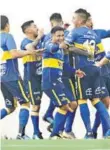  ??  ?? ► Los jugadores de Everton festejan el 0-2.