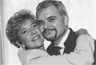  ?? CONTRIBUTE­D ?? Guardian reporter Dave Stewart, right, is pictured with his mother, Gladys Stewart, on his wedding day in 1999.