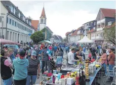  ?? FOTOS: MOOSBRUCKE­R ?? Der Flohmarkt war ein wahrer Publikumsm­agnet.