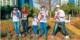  ?? ?? PROTESTA. El 12 de junio pasado, familiares de desapareci­dos se manifestar­on en Paseo de la Reforma, en lo que fue la Glorieta de la Palma.