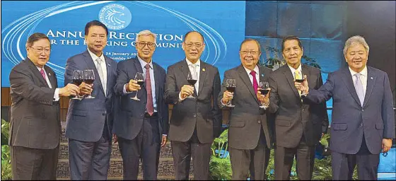  ?? JOEY VIDUYA ?? BSP Governor Benjamin Diokno (center) leads the toast with Monetary Board members (from left) Finance Secretary Carlos Dominguez III, Peter Favila, Felipe Medalla, Juan de Zuñiga, Antonio Abacan Jr. and Bruce Tolentino during the Annual Reception for the banking community Friday evening.