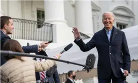  ?? Drew Angerer/Getty Images ?? Reporters gather round Joe Biden on the South Lawn of the White House in December. Biden has held just nine formal press conference­s in his first year as president. Photograph: