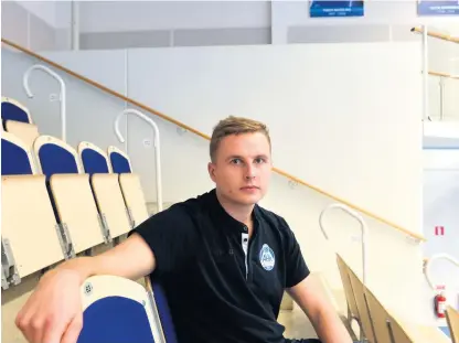  ?? Bild: Christian Stål ?? Mathias Möller ser fram emot säsongen i den blå AHK-tröjan.