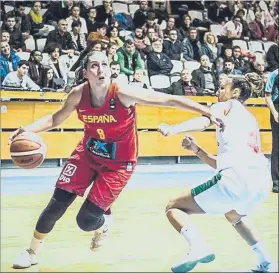  ?? FOTO: FIBA ?? María Araujo, debutante en la absoluta, en el partido ante Bulgaria del Pre Europeo