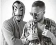  ?? Foto: Kontor Records/dpa ?? El Profesor (links) aus der Serie „Haus des Geldes“und der französisc­he DJ Hugel.