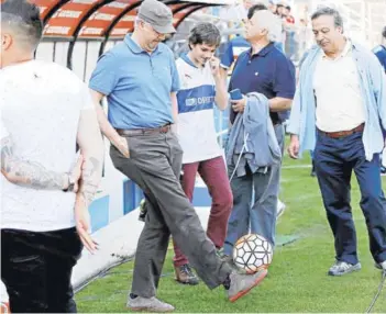  ?? FOTO: ATON ?? ►► Juan Tagle domina un balón en San Carlos de Apoquindo.