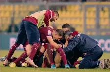  ?? LAPRESSE ?? La festa L’esultanza dei giocatori del Livorno per il gol di Marras