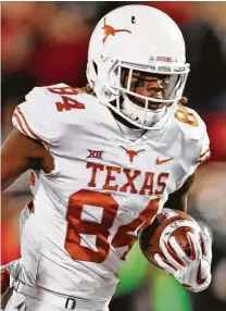  ?? Brad Tollefson/ Associated Press ?? Texas A&amp;M‘s Trayveon Williams, left, has come on strong of late with 502 yards rushing in his last three games.Texas’ Lil’Jordan Humphrey is enjoying a season that already ranks among the 10 best in school history in several categories.