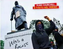  ??  ?? PROTESTE DAGLI USA ALL’EUROPA Sopra, proteste davanto alla statua di Winston Churchill a Parliament Square, a Londra. Sotto, la statua di Cristoforo Colombo abbattuta in Minnesota (Usa). Tutto è iniziato dopo l’omicidio di George Floyd. PURE CHURCHILL